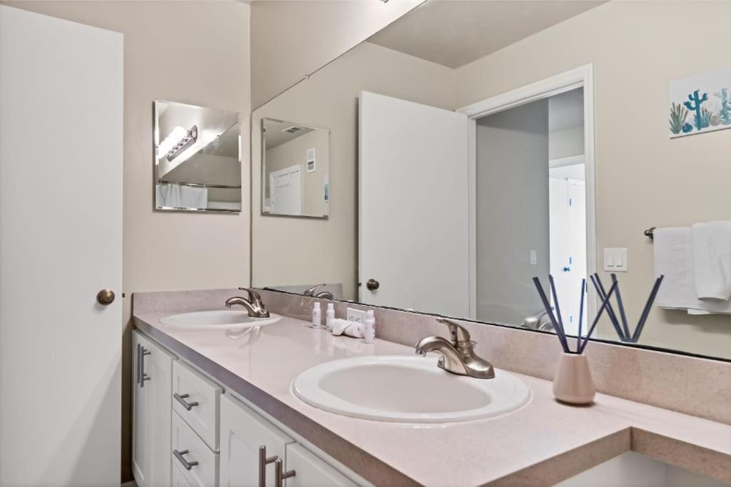 Designed 2Br With Balcony Pool And Gym Apartment Bradenton Exterior foto